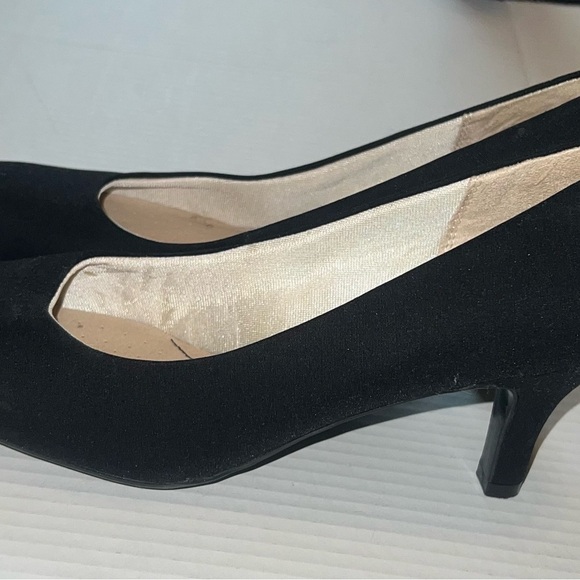 Life Stride Black Suede Pointed Toe Low Wedge Heels Shoes Womens Size 11 - Picture 3 of 5